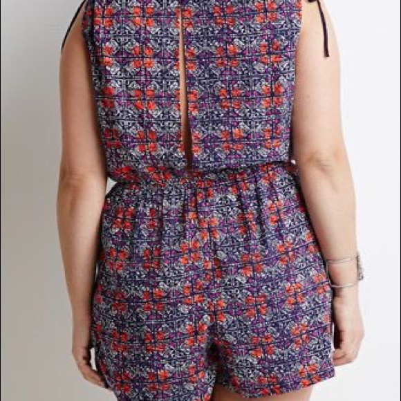 FOREVER 21 Sleeveless Abstract Romper Pockets Size XL - Picture 2 of 6